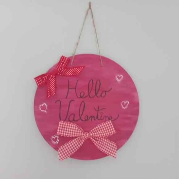 12" Round Hot Pink/Fuscia Valentine's Door Hanger, Welcome Sign, Farmhouse Style - Picture 1 of 2